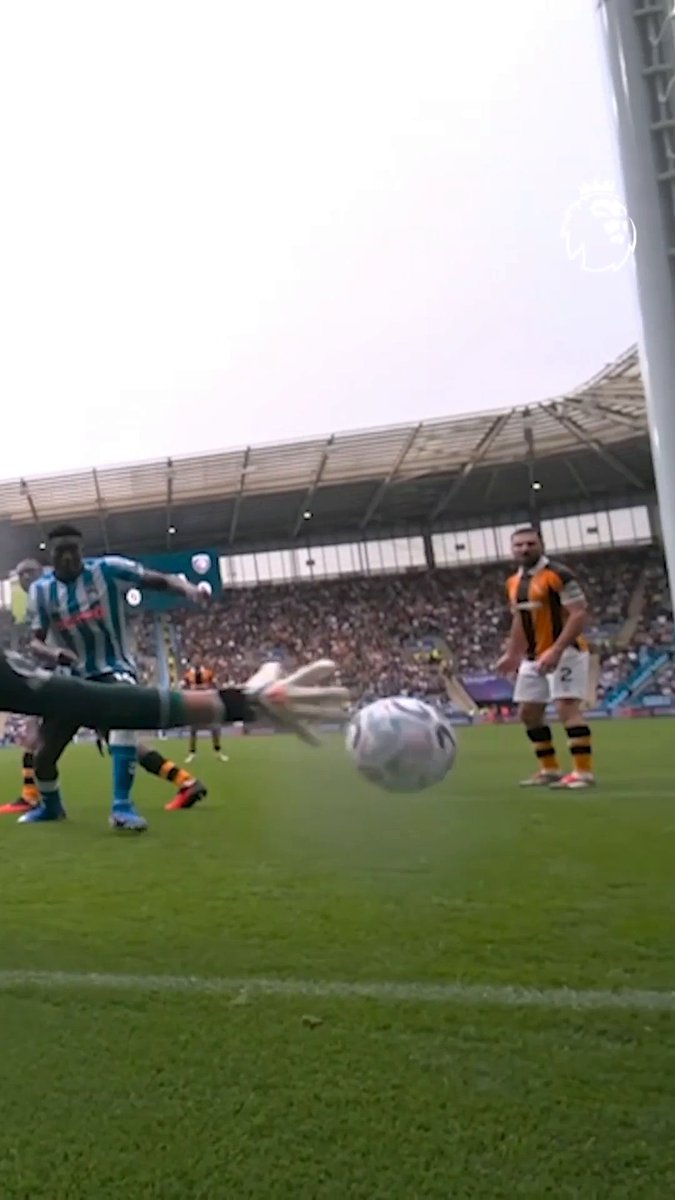 Konstantinos Tzolakis with an incredible match-winning save 🫨 Hull City