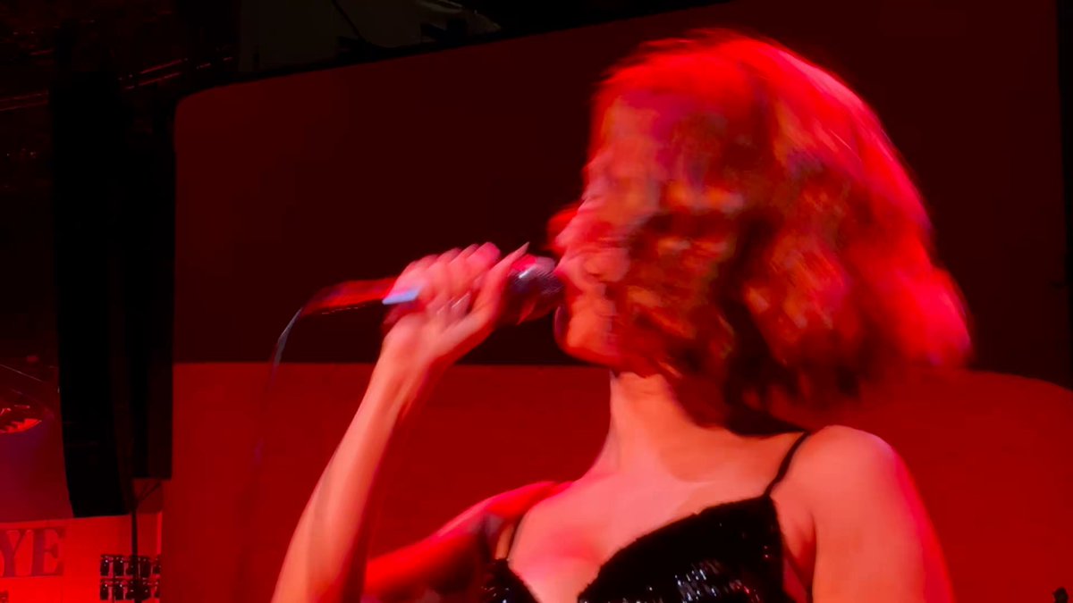 RAYE performs ‘The WhatsApp Shakespeare’ for the first time ever at Reading Festival. Reading & Leeds Fest
