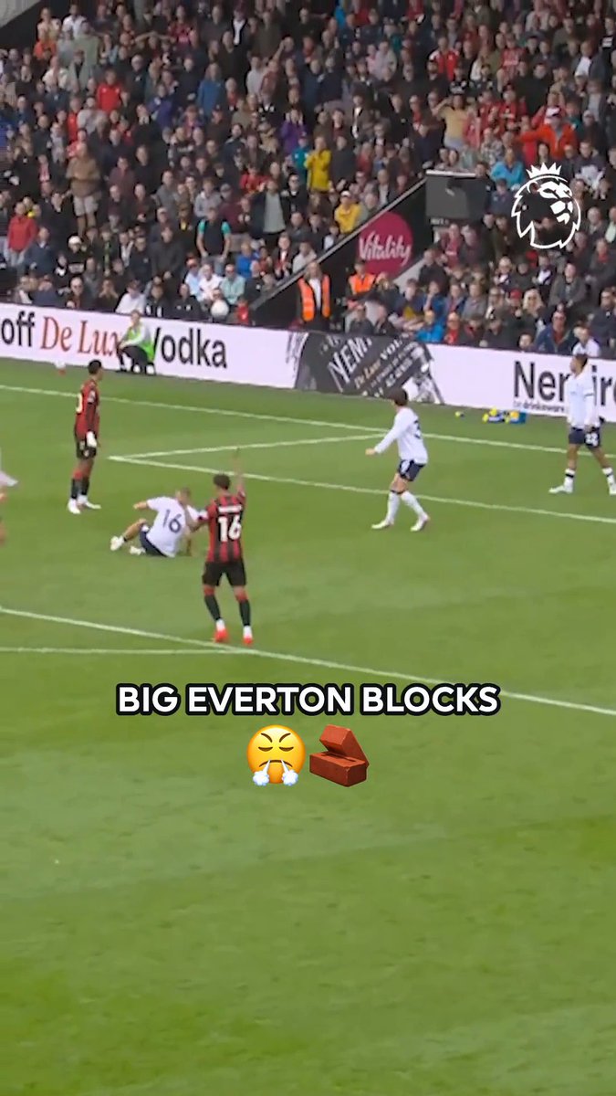 Putting it all on the line in defence 💪 Everton