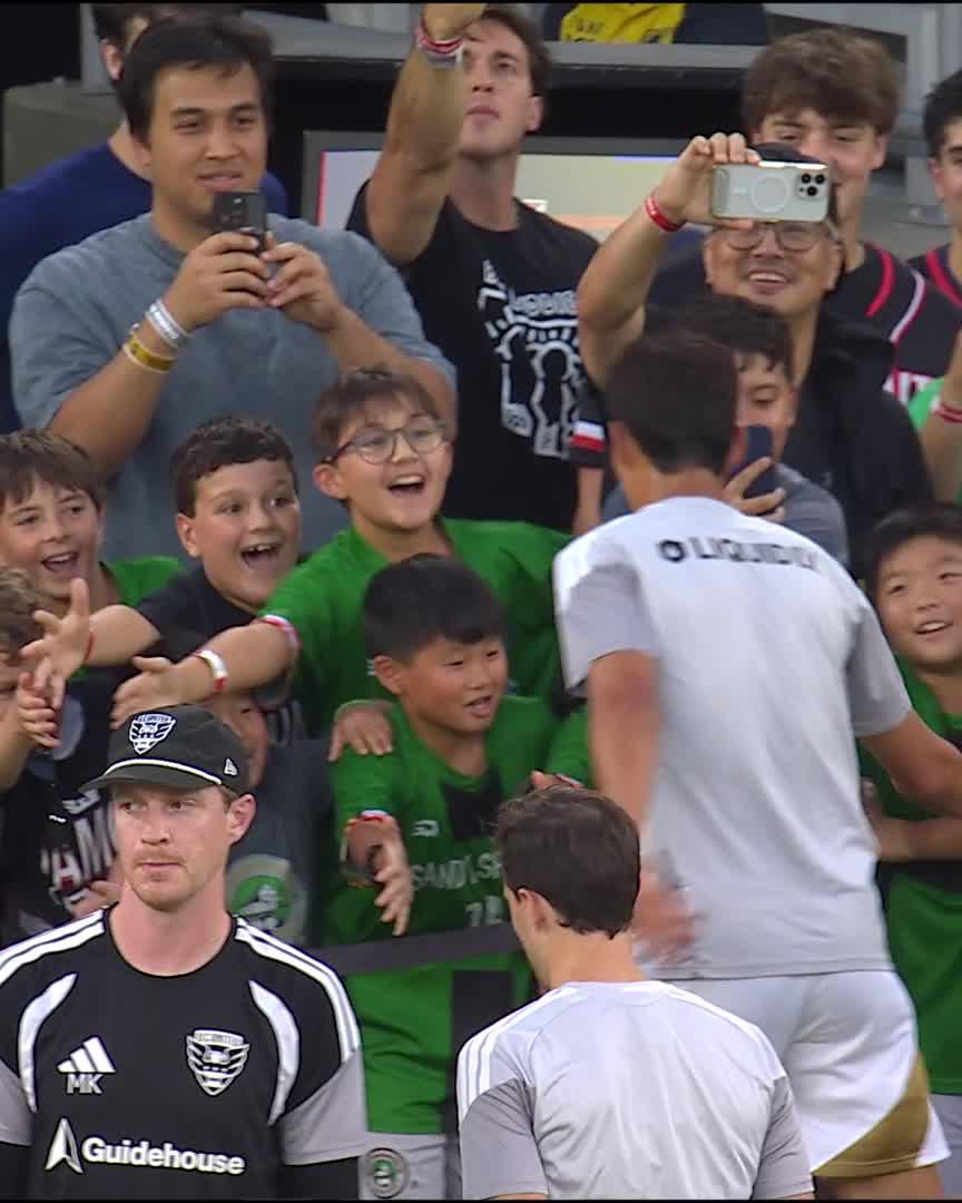 Kids go crazy for Son Heung-Min 😃