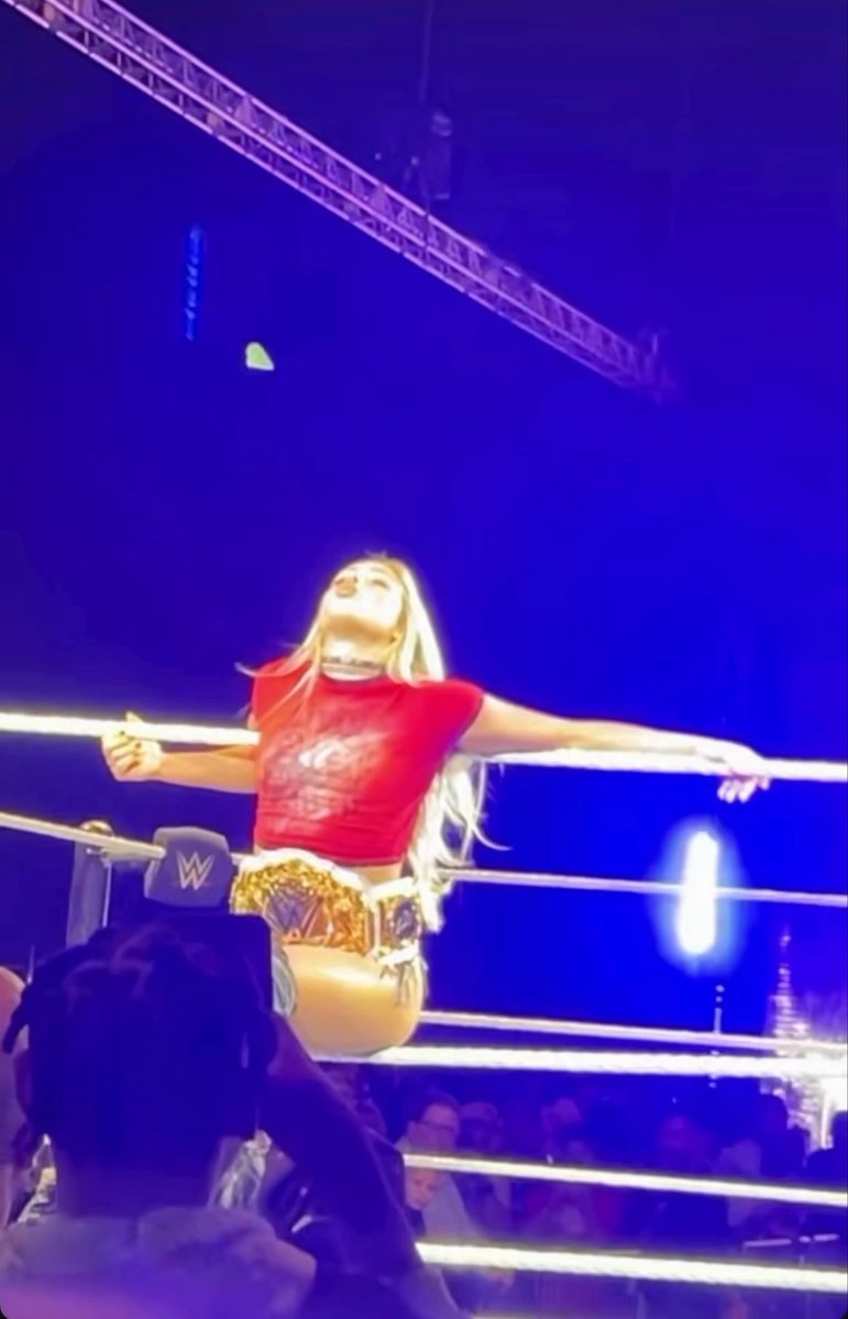 Liv Morgan watching the fans in Georgia fight over her gum in the front row 😭 #WWESavannah