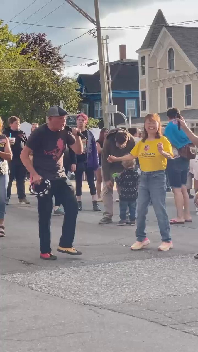 Campaigning can be so much fun when you have a chance to dance with the singer Moik from Mosey Down Band!