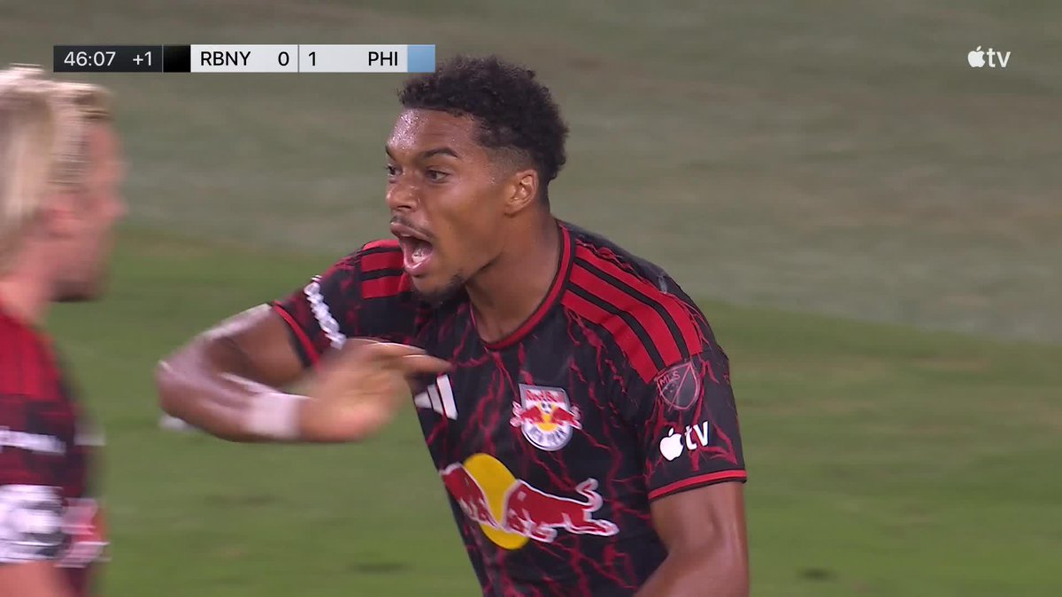 Red Bulls defense ON LOCK ๐ Justin Che and Dylan Nealis kept that one out to keep Red Bull New York in it vs. the Union ๐ค