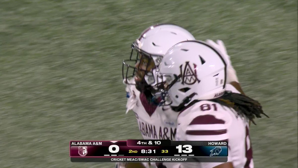 How'd he keep his feet in 😮 Immaculate toe-tap TD!