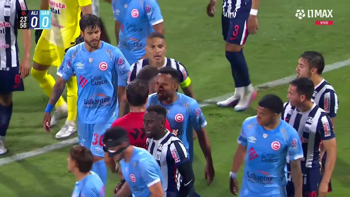 👀 Los jugadores de Deportivo Garcilaso reclaman penal #AlianzaLima 0-0 #Garcilaso 📺 Conoce cómo ver L1MAX en vivo 👉 #Liga1 #TorneoClausuraXL1MAX