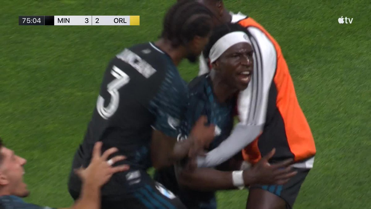 KELVIN YEBOAH 🤯🚲 Three goals, five minutes, Minnesota United FC move into the lead! 📺 Apple TV: