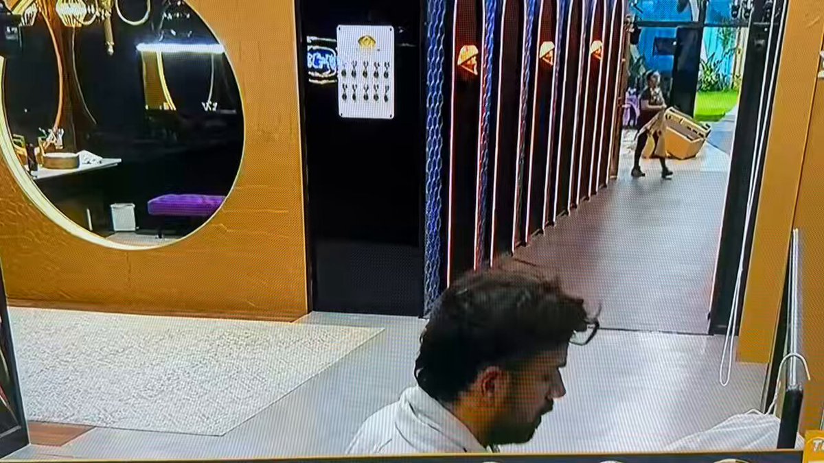 imaginate ser un emprendimiento argentino y donar tu ropa para que los participantes la desfilen y aparezca esta absurda chilena a quejarse y desprestigiar la industria nacional PINCOYA AL 9009 #GranHermano