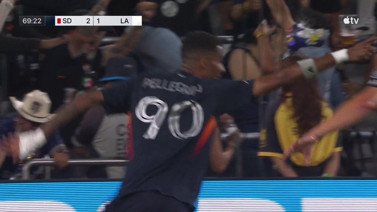Cutting through the lines ✂️ Amahl Pellegrino nets the third for San Diego FC! 📺 Apple TV: