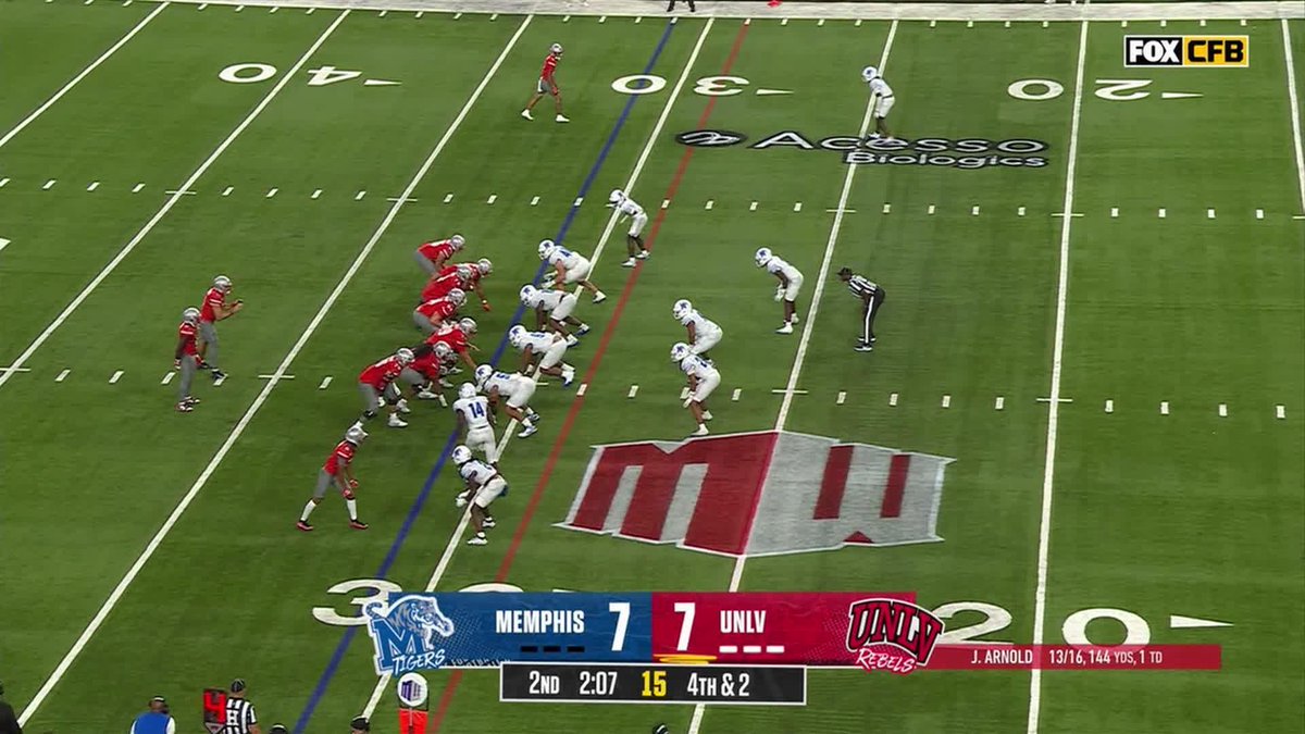 I think people watch Jackson Arnold and go, “WOW, look at these throws!” These completions are to his primary read. When the first option isn’t there and he has to work through his progressions, that’s where he really struggles.
