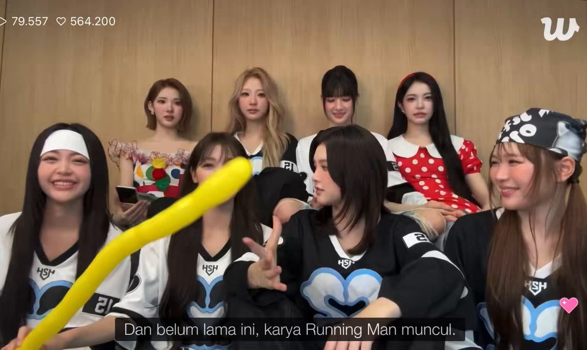 🎀 : Konten running man sudah tayangkan, mari membahas, ini sedang ramai dibahas 🍓 : Akan ada 3 episode ?, ini berkat tim staff konten yang sangat jenius 🧁 : Episode minggu depan akan sangat legendaris, jadi tolong nantikan itu 🎀 : Aku terus mendapatkan telepon dari sana sini membahas bahwa kontennya sangat seru dan menyenangkan 🍓 : Untuk episode beri tepuk tangan untuk Yuna dan Sung Sung 👏👏 🫛 : Sung Sung 👾 : Kemarin saat aku berbicara dengan Ibu di telepon, ibu bahkan membahas mengenai sung sung sangat bikin tertawa 🫛 : Semua punya peran masing” dan melakukannya dengan sangat baik. 🍓 : Yeon juga sangat lucu, dia sangat menakutkan 🌻 : Nantikan pemenang terakhirnya 😊 : Kita syuting di gedung KIA dan sangat luas 3 episode wahh 😭😭 kontennya banyak setiap minggu ditemani Hearts2Hearts yeayyyyy