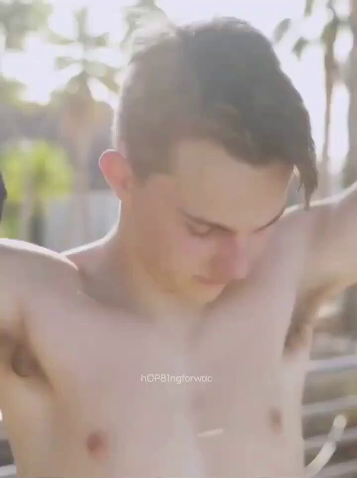 bringing back this insane oscar swimming video with his pits in display 🥵 #thrOPback