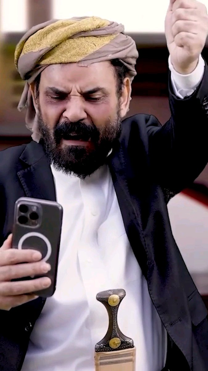 أقوى مشهد للفنان محمد الاضرعي عن الإعلاميين والناشطين الشطحات في صنعاء وكيف يتلطموا بسبب كلمة 😂😂😂😂