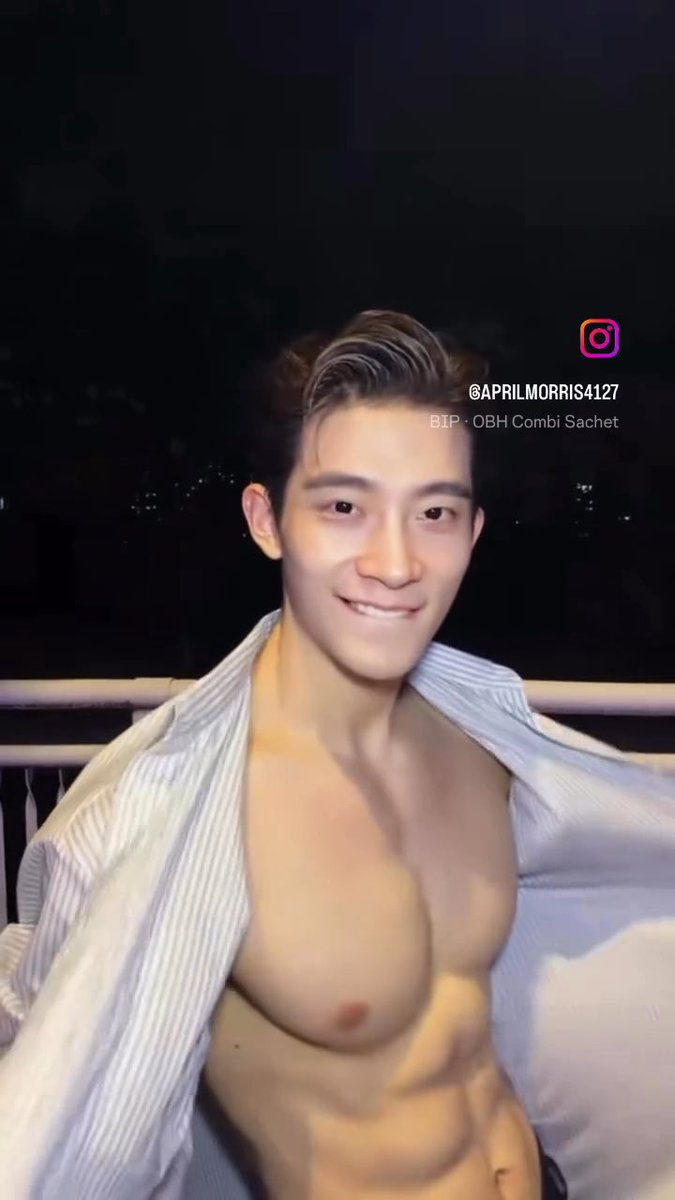 Look at those chest 🥵
