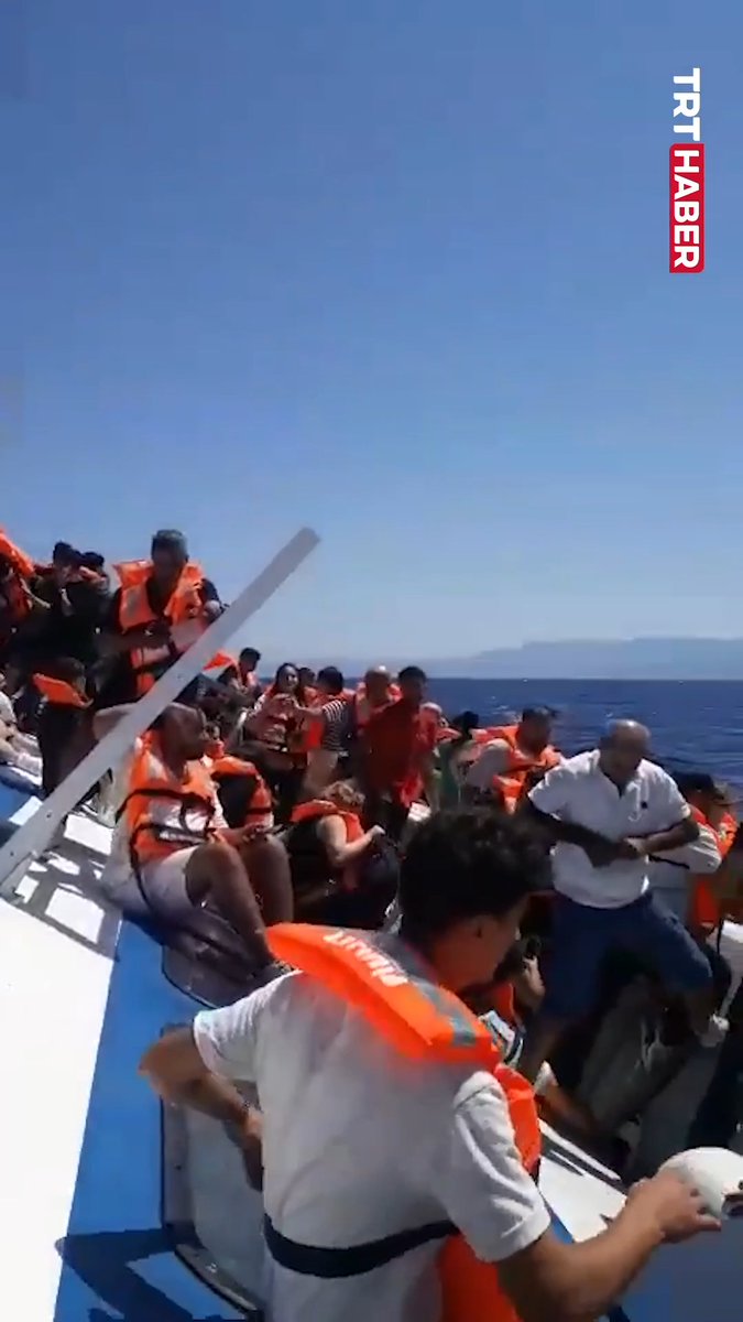 KKTC'den Mersin'in Taşucu Limanı'na sefer yapan bir yolcu gemisi, Girne'nin 4 mil açığında alabora oldu. 260'tan fazla kişinin bulunduğu gemidekileri kurtarmak için tüm ekipler seferber edildi. Kurtarılanlar Girne Limanı'na götürülüyor.