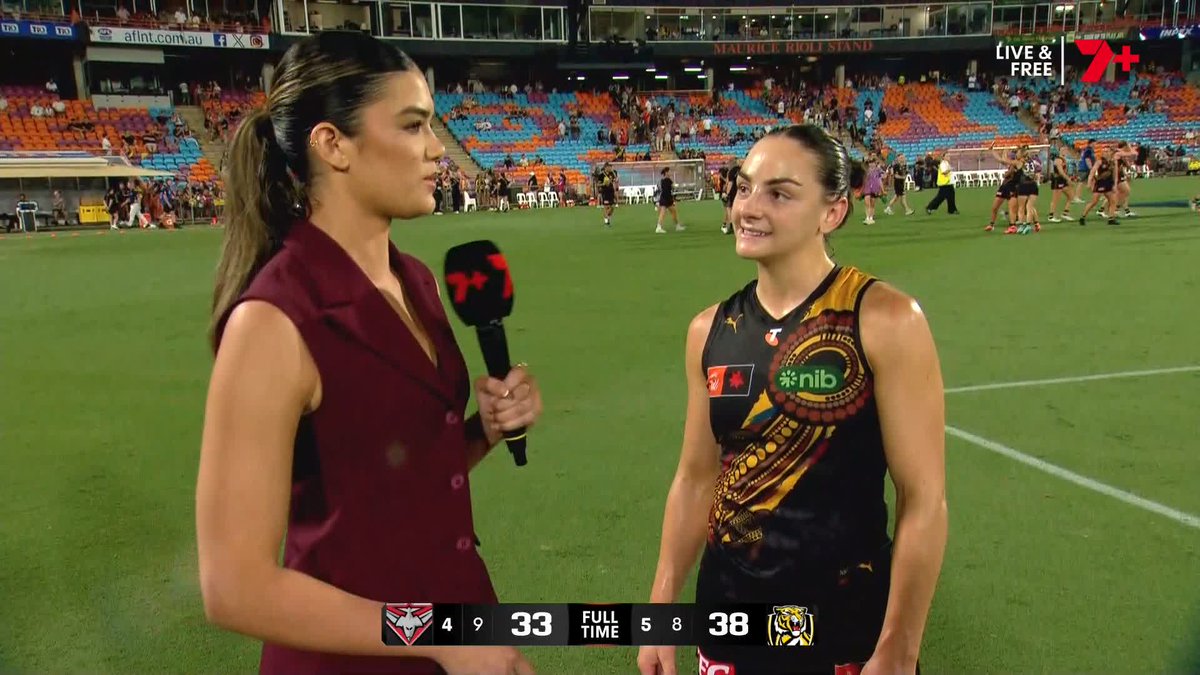 "Where are you?!" 🗣️ Mon Conti's message to assistant coach Brendan Fevola 👇 #AFLWDonsTigers