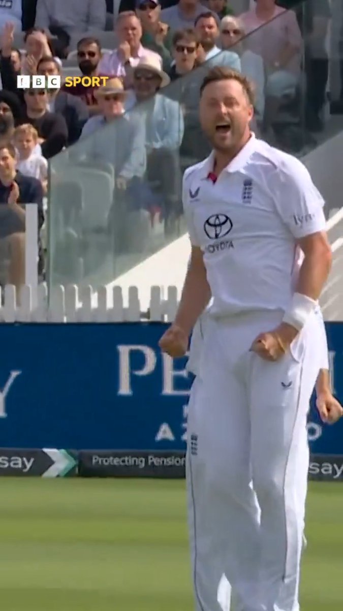 Ollie Robinson strikes with two wickets in the fifth over for England ⚡