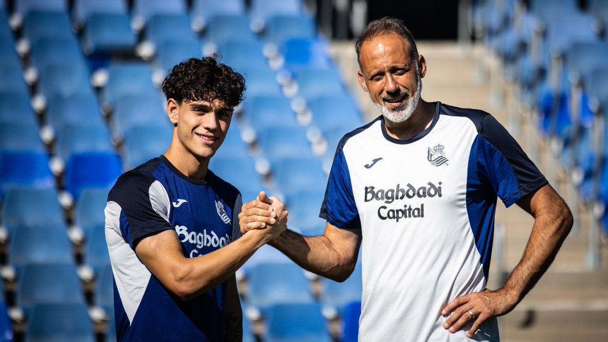 🫂 Ya es de la familia. 💙 Las primeras horas de Héctor Fort como txuri urdin.