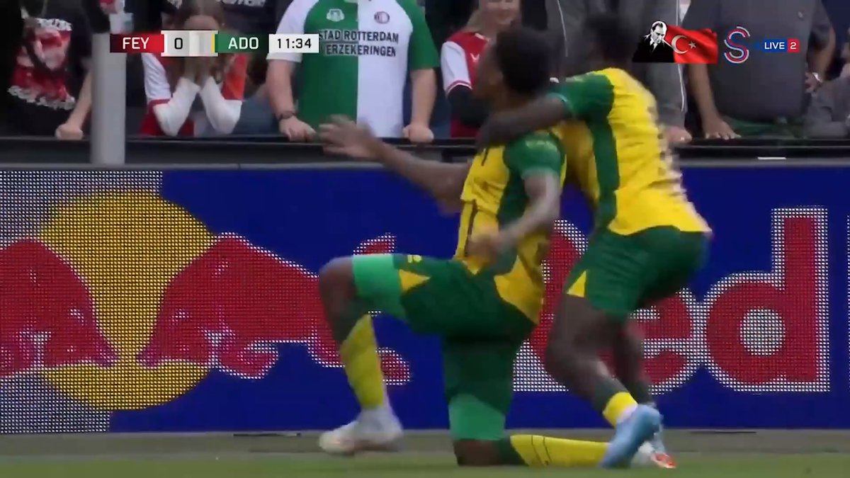Galatasaray'ın Şampiyonlar Ligi'ndeki rakiplerinden Feyenoord, Den Haag karşısında geriye düştü. 📲 Sporun Ev Sahibi S Sport Plus! 𝗔𝗥𝗘𝗡𝗔𝗬𝗟 koduyla indirimli izle 🎉 👉 #işbirliği S Sport Plus