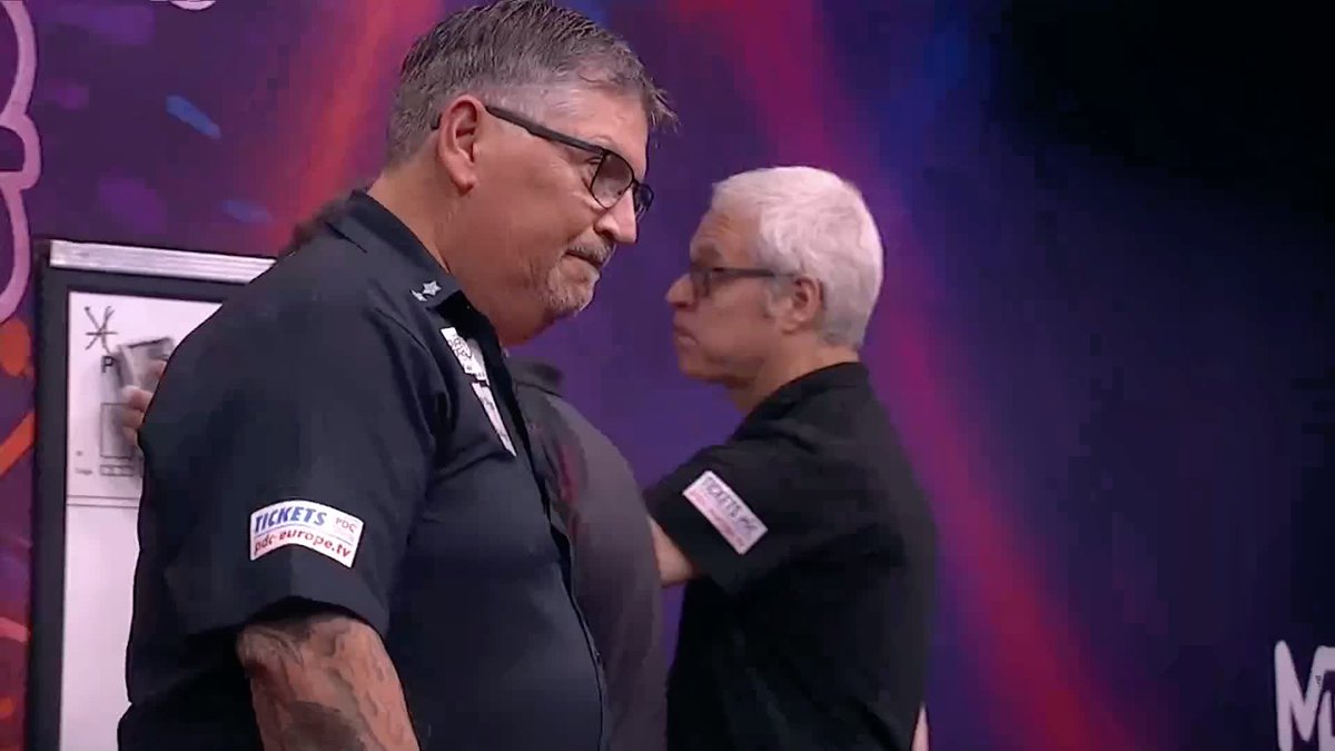 ANDO PIPS BUNTING! Gary Anderson recovers from 3-0 down to pip Stephen Bunting in a last-leg decider, aided by EIGHT 180s! The Flying Scotsman will take on Gian van Veen in an enticing quarter-final clash later today! 👀 📺 #ET11