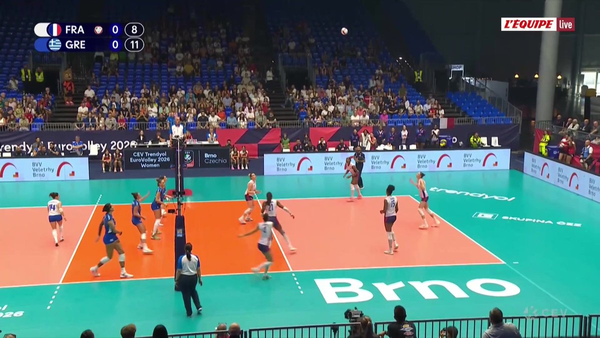 La France est malmenée par la Grèce dans le premier set pour le moment Suivez le huitième de finale en direct sur L'Équipe live #lequipeVOLLEY