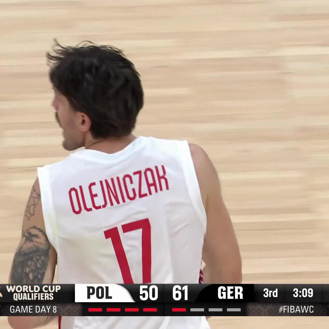 Olejniczak got beef with the rim today 🤯 #FIBAWC x KoszKadra