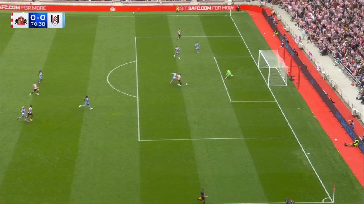 Sunderland break and produce the best chance of the game but Wilson Isidor hits the post! 😰