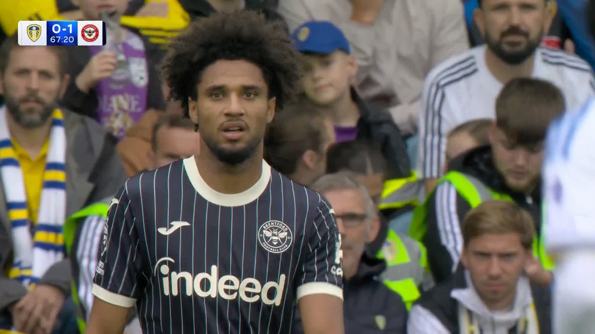 Should Brentford have had a penalty? Jayden Bogle appeared to make contact with Kevin Schade but the referee waved play on! 🤔