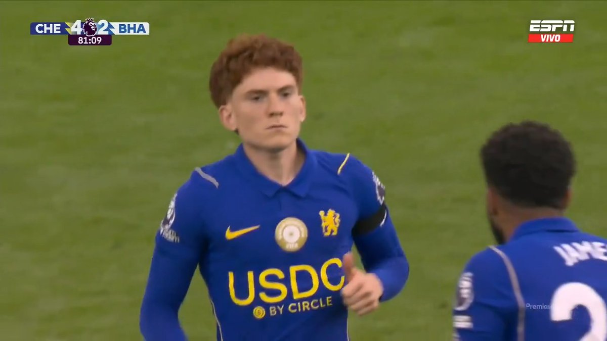 🚨 ALARMAS ENCENDIDAS POR MOI Y TURNO DEL COLO: Moisés Caicedo debió salir sustituido apenas 10 minutos después de su ingreso en el duelo ante Brighton y, en su lugar, entró el argentino Valentín Barco para Chelsea. 📺 Mirá la Premier League por #DisneyPlus Plan Premium