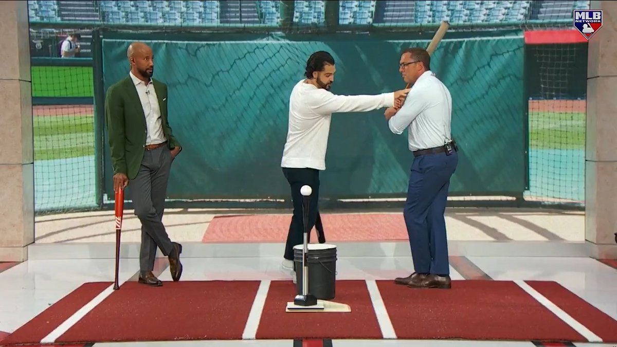 Young hitters, pay attention‼️ Red Sox hitting coach John Soteropulos took Mark DeRosa and Chris Young through two simple drills he uses with his hitters.