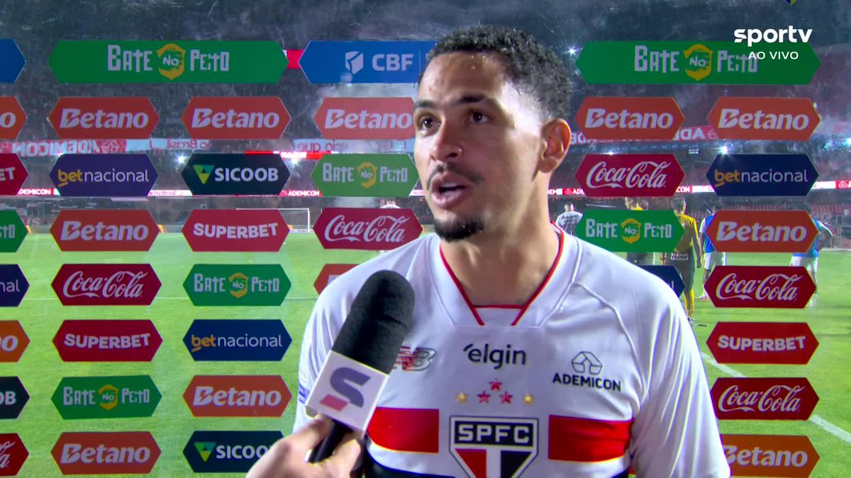 "O São Paulo é muito grande e passa pela pior fase de sua história. Muita coisa que acontece fora de campo a gente tenta passar que não atrapalha, mas acaba atrapalhando." "Quero deixar para o torcedor que vamos brigar por essa camisa, para que o São Paulo volte a ser aquele que o torcedor viu. O São Paulo é isso, uma camisa muito grande. Espero que, daqui para frente, possa voltar a conquistar títulos." 🎙️ Luciano, após São Paulo 2x1 Red Bull Bragantino. 🎥 sportv | ge