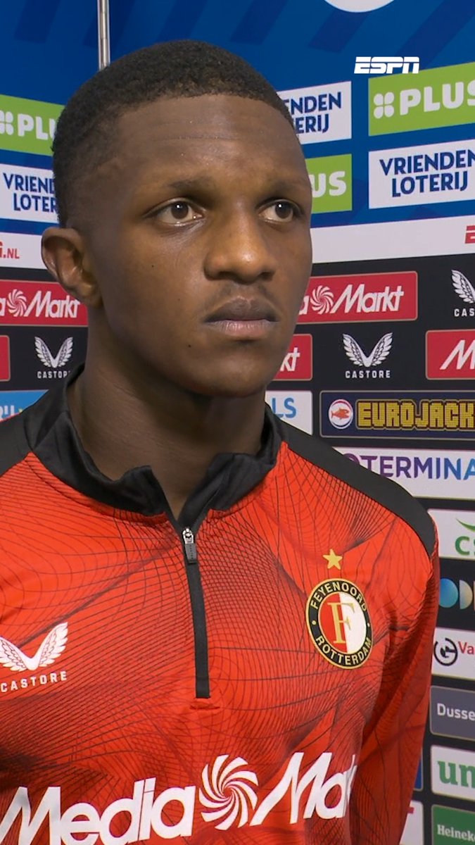 Givairo Read vindt dat Feyenoord een penalty had moeten hebben: "Ik ben het er niet mee eens" 🔗
