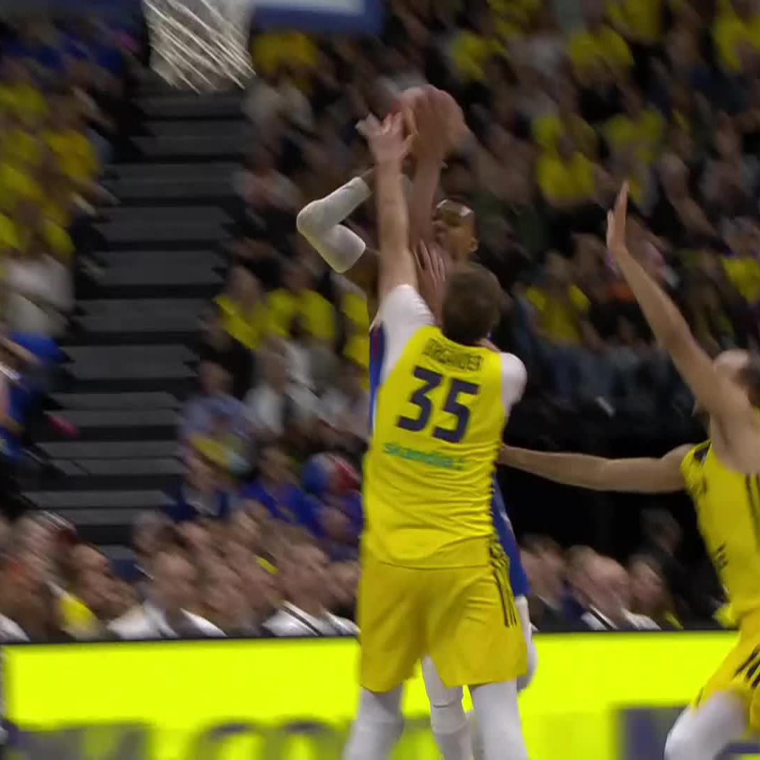 PREMIÈRE WEMBANYAMERIE DU JOUR.