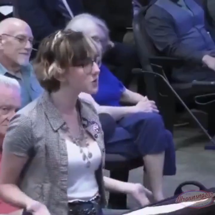 Charlotte from Valencia, California is spitting facts at her local city council meeting about Flock's cameras & AI powered mass surveillance software 💯 Odds I agree with Miss Charlotte about many other things? Low. Doesn't change the fact she's right here ⬇️ #CityLife #police #crime #PoliceState #4thAmendment #CivilRights #ALPR #cops #stalking #flock #SurveillanceState #StandingArmy #california #spying