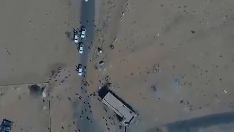 أتمنى التركيز على الدقيقة الخامسة في هذه الفيديو لمشاهد طائرة رجوم..