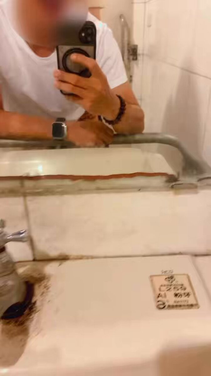 是年輕新婚斯文人夫，這幾次私約，他都是跟她老婆說出去遛狗，然後跟我在廁所會面💦，做完後我都會陪他遛一下🐶閒聊幾句才閃人～ 他說：他很愛他老婆，但上次試過一次後，久久就會想操一下屁眼，終究是比較緊😬 但不能叫出來我很不舒服….. #高雄新興_你老公借我用一下👅