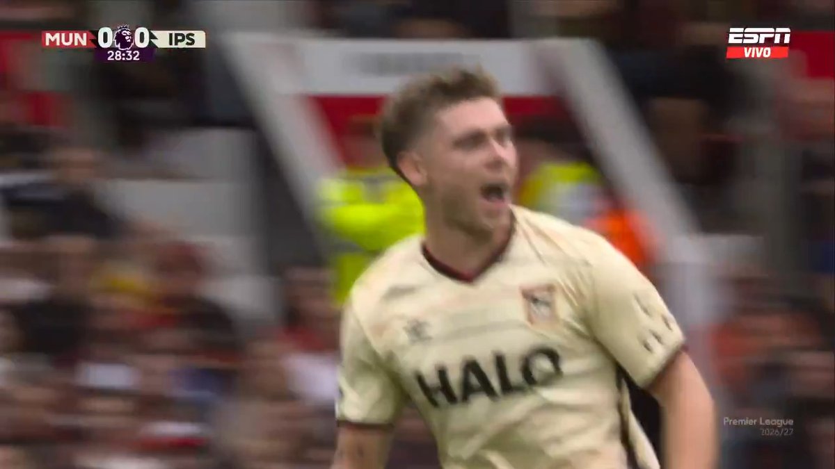 ¡GOLAZO DE PRIMERA AL UNITED! Gran remate de Leif Davis para el 1-0 parcial de Ipswich Town ante los Diablos Rojos en la fecha 2 de la #PREMIERxESPN. 📺 Mirá la Premier League por #DisneyPlus Plan Premium