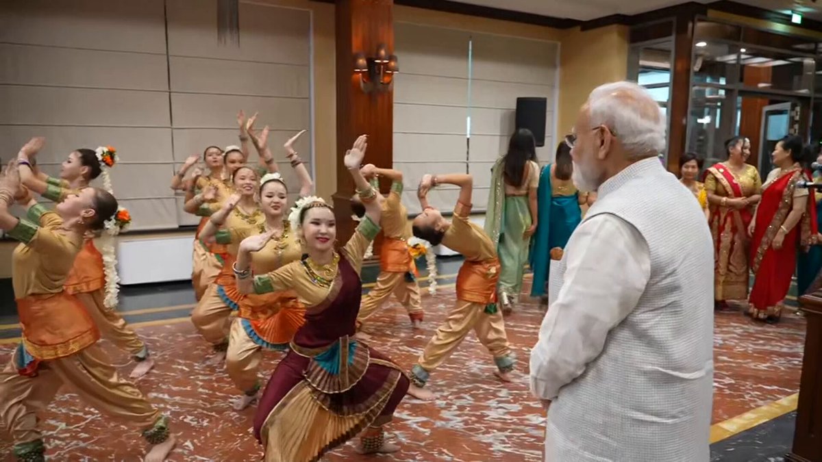 #WATCH | A divine welcome in Bishkek! PM Narendra Modi witnesses a captivating Lord Shiva-themed cultural dance performance upon his arrival at the hotel in Kyrgyzstan. Randhir Jaiswal India in Kyrgyz Republic #PMModiInKyrgyzRepublic #SCOSummit