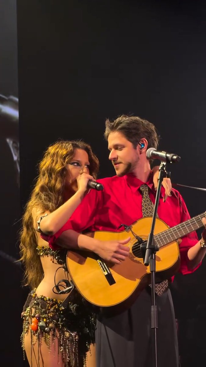 marina sena e rubel performando carta de maria ao vivo em são paulo