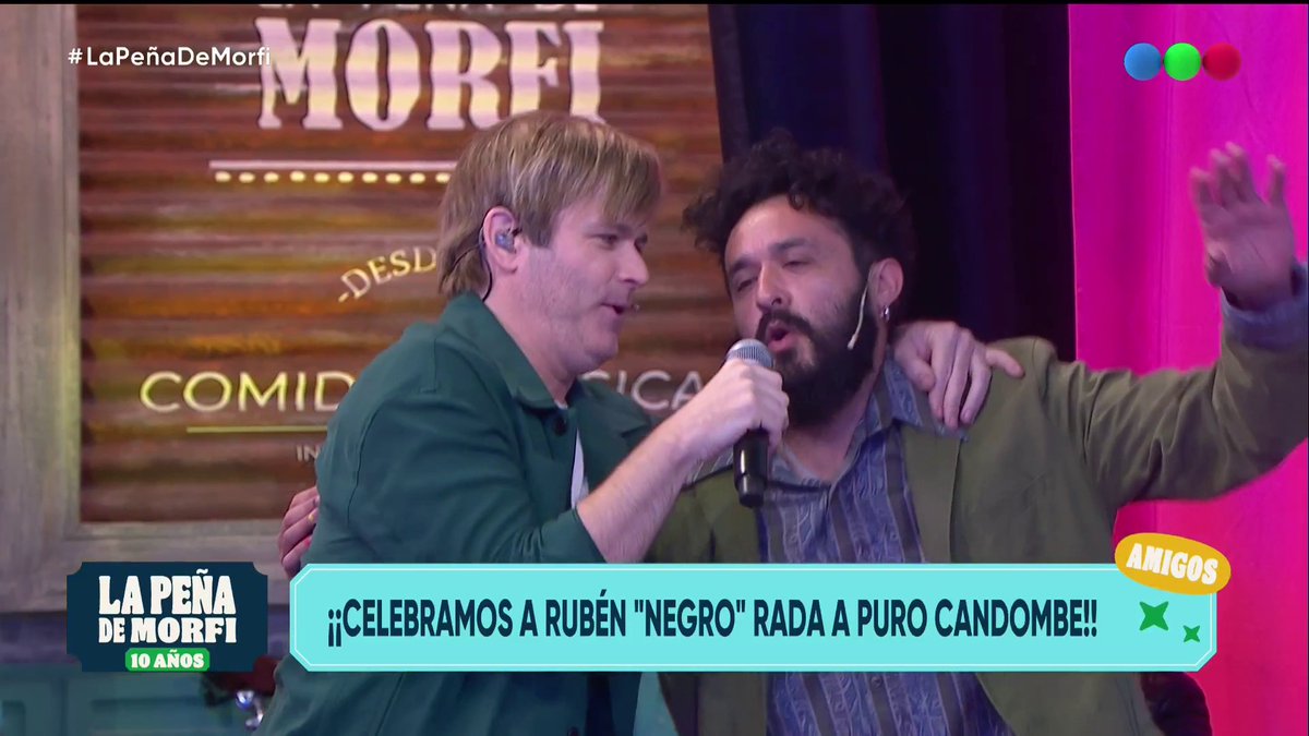 ¡Todos al escenario para un homenaje único al 'Negro' Rada! 👏 🪇 🧉 #LaPeñaDeMorfi junto a Diego Leuco y @zampinicarinaok
