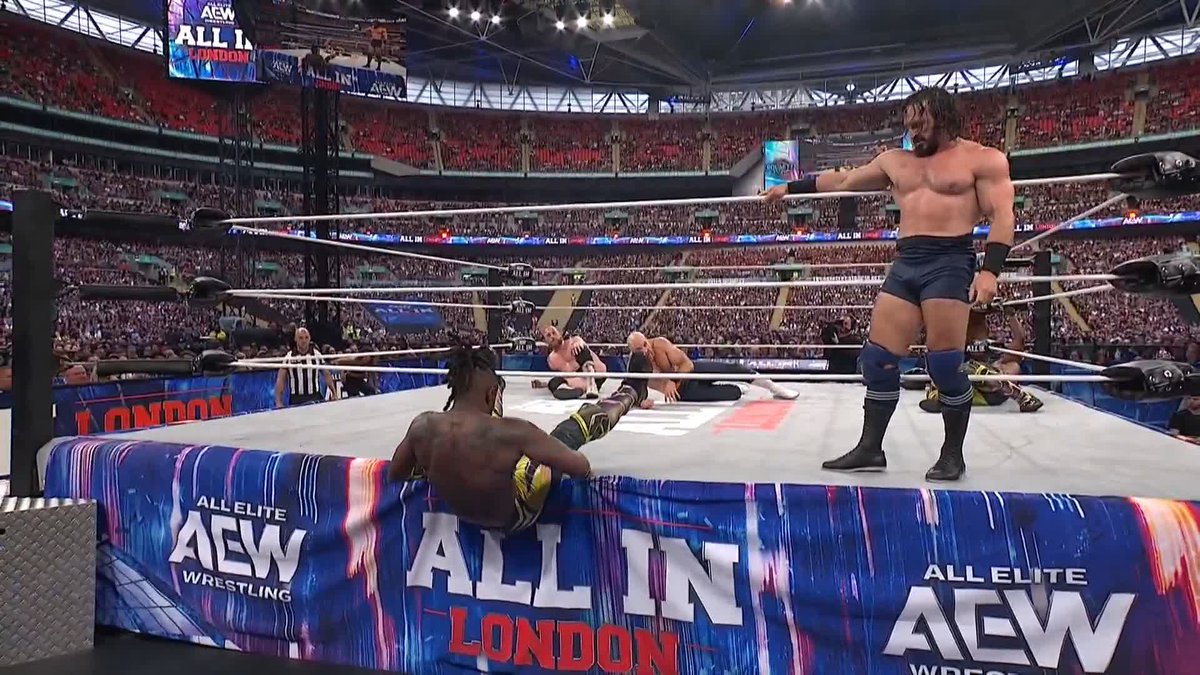 Kofi recreates his iconic Rumble save spot. #AEWAllIn