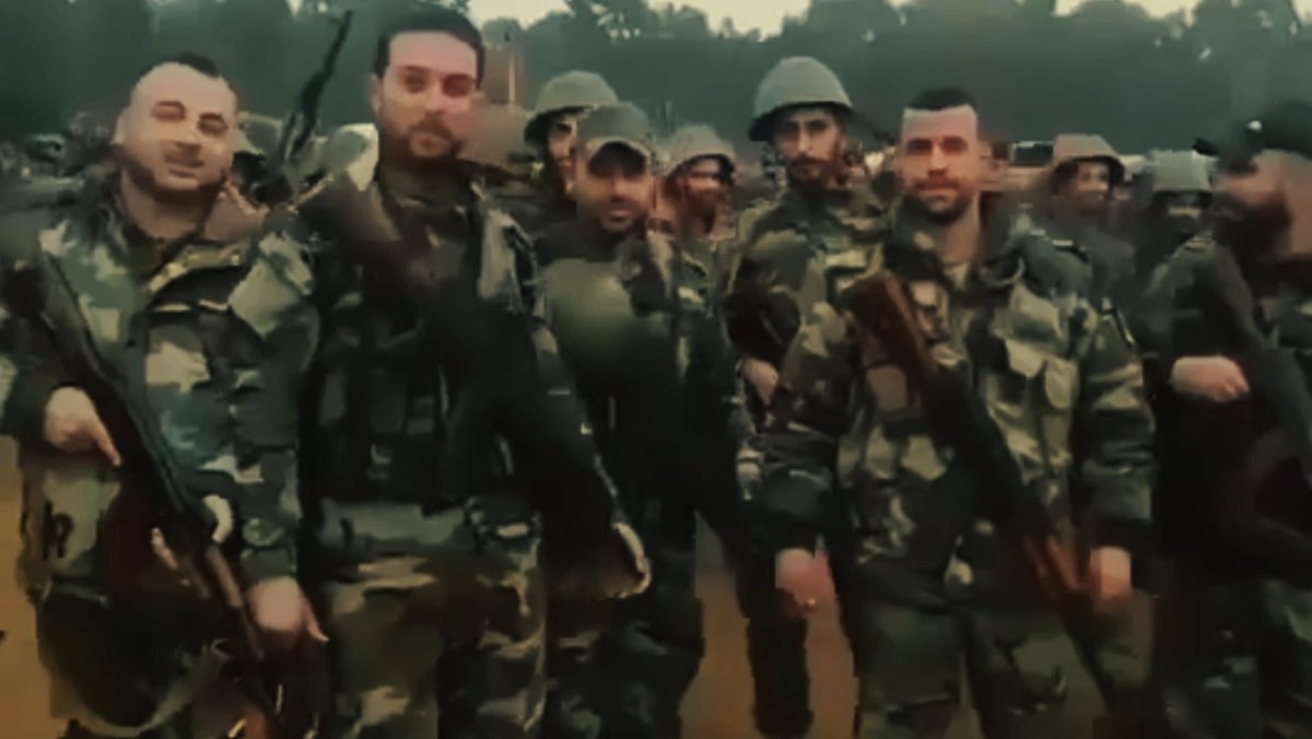 الجيش العربي السوري الذي سحق الإرهاب ودمره الجيش الذي حمى سوريا لمدة ٦٠ عام الجيش الذي كان من كل الطوائف الجيش الذي وحد لبنان وجيشها الجيش الذي سحق ارهاب الإخوان الجيش الذي أوقف ارهاب صدام حسين في الكويت الجيش الذي سحق داع١١ والنصرة ومن ثم خانو الخونة😭😭