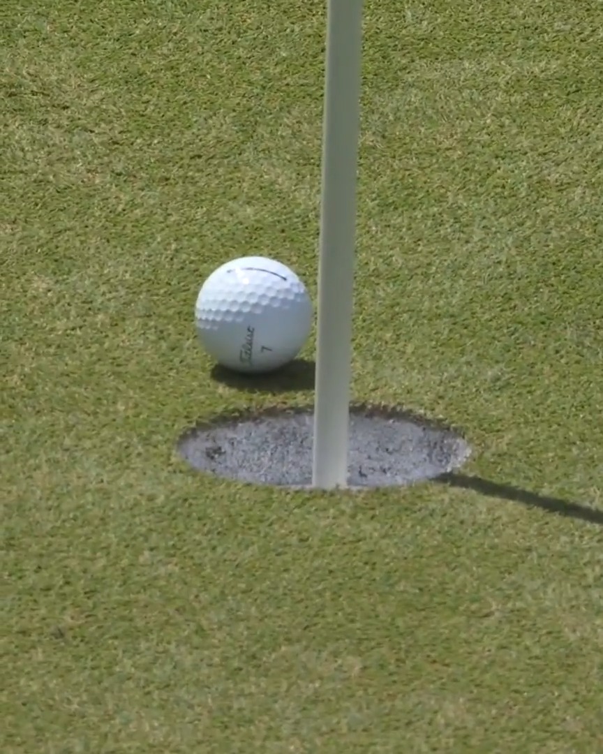 211 yards ➡️ 2 inches Scottie Scheffler is within three of the lead TOUR Championship. 📺 CBS