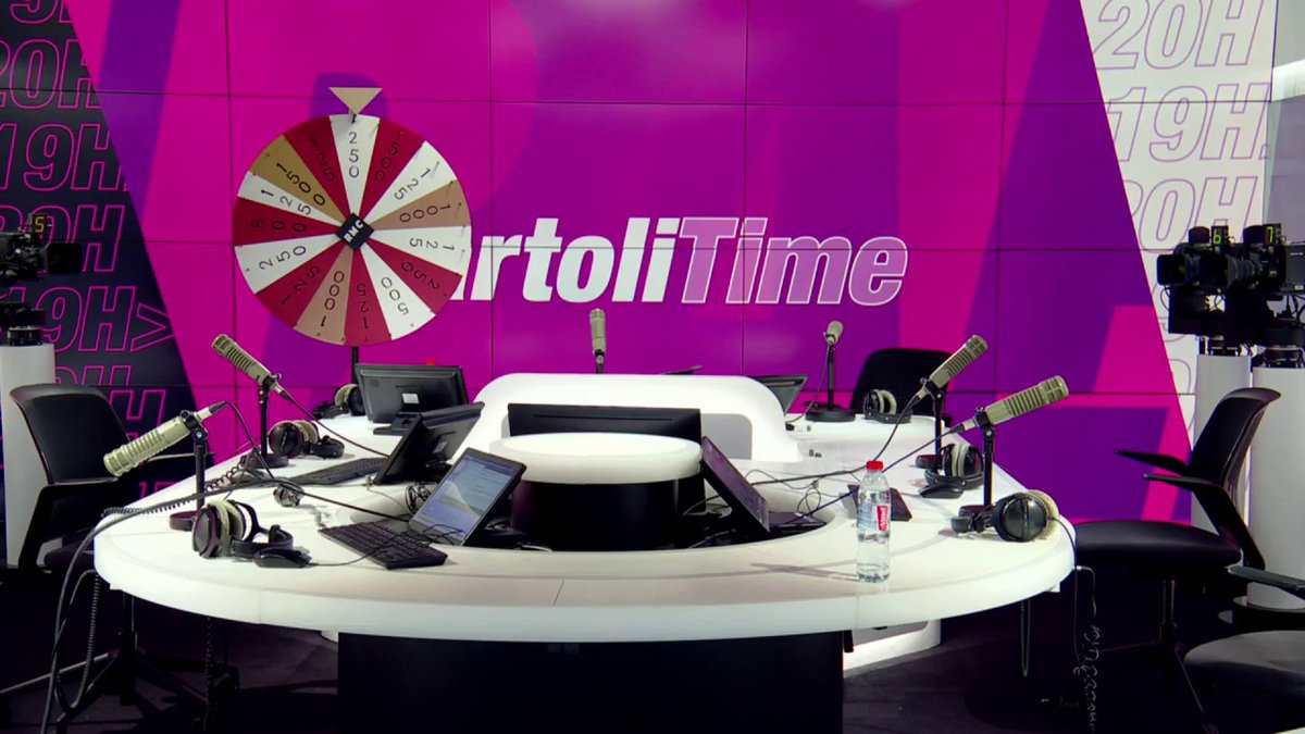 🗣️ "Les critiques sont un carburant. Je suis très dur avec moi-même et j'essaye toujours de faire au mieux". Arthur Fils réagit aux remarques qu'il subit à la veille de son entrée à l'US Open.