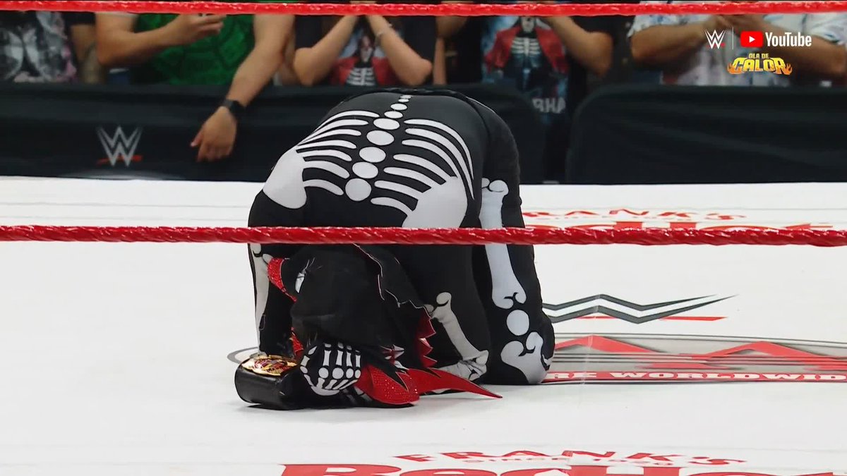 #ANDNEW 🔥 La Parka is the NEW AAA Latin American Champion!