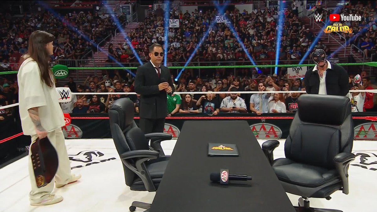Dominik Mysterio, Dorian Roldán y Rey Mysterio en un mismo ring, ¿qué podría salir mal? 🤷🏻‍♂️ #AAAOlaDeCalor 🔥