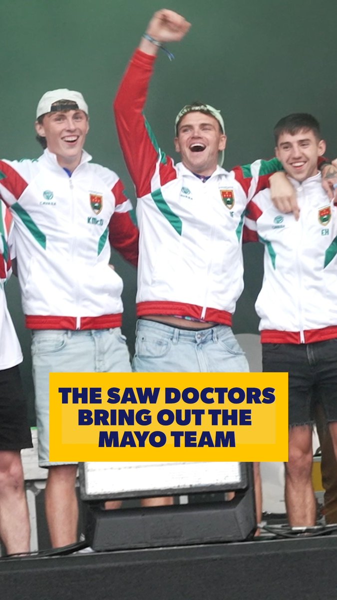 What a crowd and what a moment for the Mayo lads! ๐โค๏ธ The Mayo team joined The Saw Doctors on stage to sing The Green and Red of Mayo live at Electric Picnic. #ElectricPicnic
