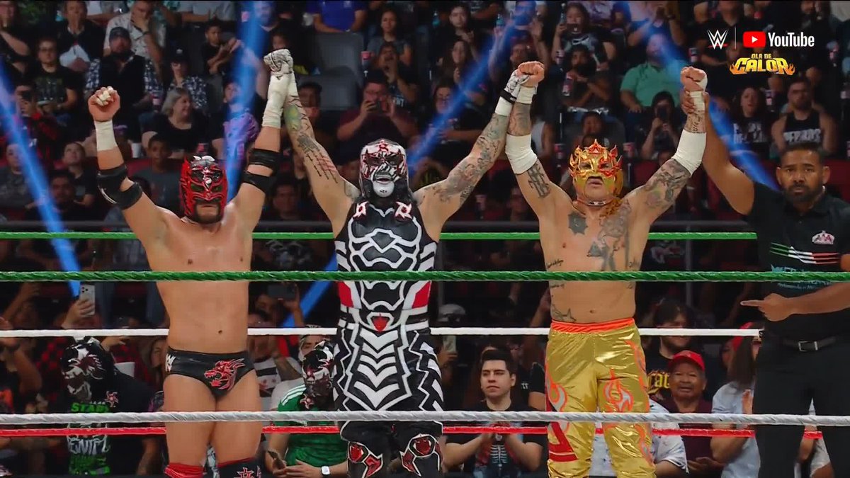 Dragon Lee and The Lucha Brothers pick up the VICTORY!!! 👏 What a MATCH!