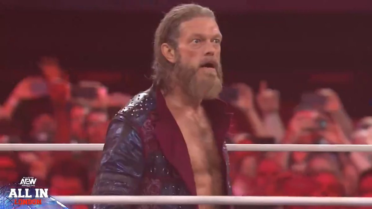 THE ENTIRE STADIUM TURNED INTO A CONCERT MAN WHAT AN ENTRANCE. #AEWALLIN
