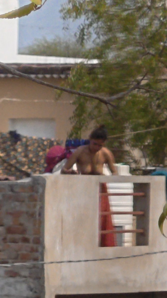 Desi bhabhi Bathing #desibhabhi #viral #desi #bathing