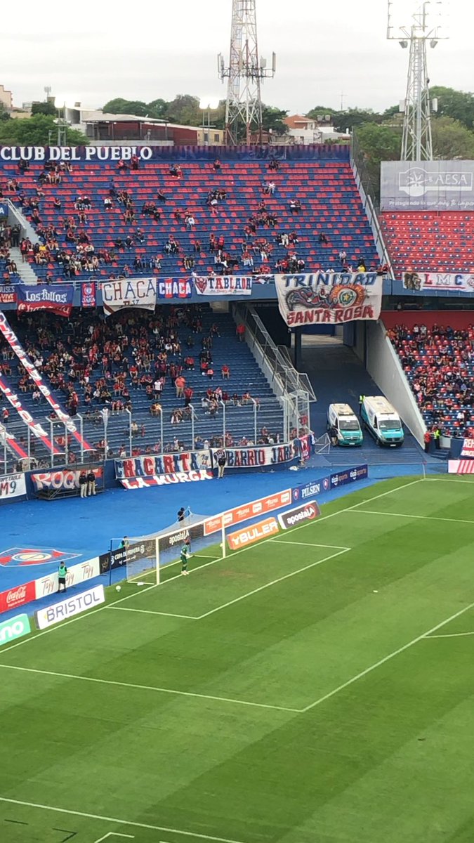 ¡INSÓLITO LO OCURRIDO EN CERRO PORTEÑO! 😮⚽️ Roberto “Gatito” Fernández, arquero de Cerro Porteño, fue reemplazado por Manuel Roffo para el segundo tiempo. ¿El cambio fue por su error o realmente tuvo una lesión? 🤔